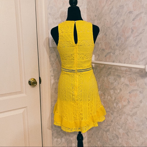 🛍Lulu’s eyelet yellow mini dress 👗 - Picture 3 of 6